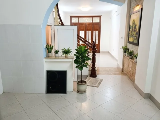 Nhà đẹp hàng xóm bệnh viện Bưu Điện – Phân lô quân đội VIP – Ô tô đỗ cửa – 45m2 x 5 tầng – Sổ đỏ nở hậu