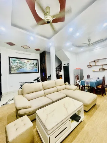 Bán nhà Tựu Liệt – Giá 7.5 tỷ – DT 42m² x 4 tầng – MT 6m – VF3 đỗ cửa, dân xây chắc chắn