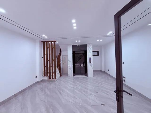 13.5 tỷ – Phân lô Yên Lạc 45m² x 6 tầng thang máy, xây mới, ô tô tránh – vừa ở vừa có dòng tiền
