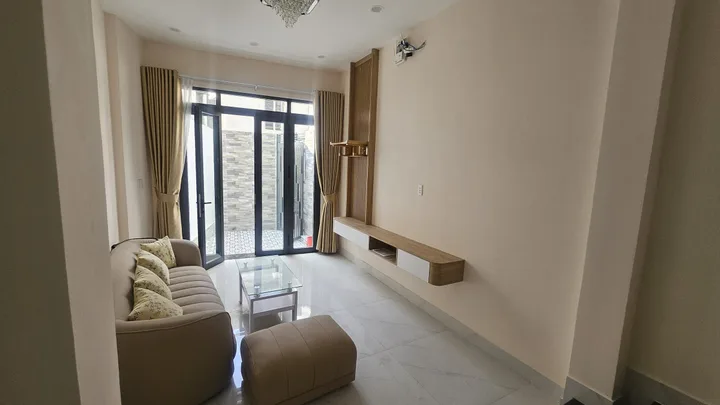 TOP NGUYỄN HỮU CẢNH-VIEW LANDMARK 81-SÁT MẶT TIỀN-4 TẦNG BTCT-5PN 5WC FULL NỘI THẤT - DT 55M² NỞ HẬU - CHỈ 7.x TỎI