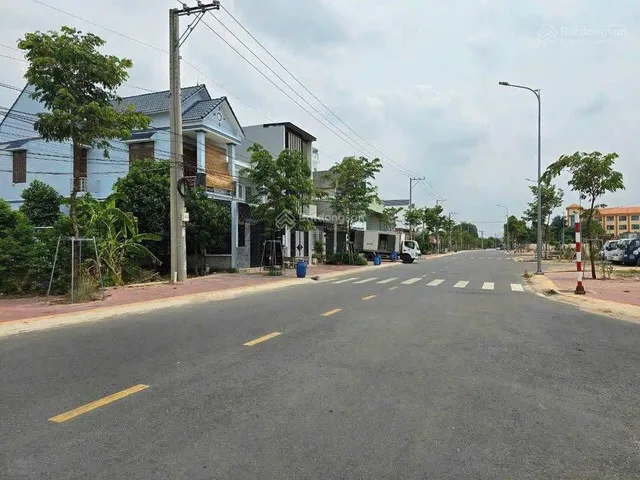 GD cần tiền nên muốn bán lô đất ở nhơn trạch- sổ sẵn-giá 1ty7 có thương lượng-kết nối về SG 10P di chuyển thuận lợi