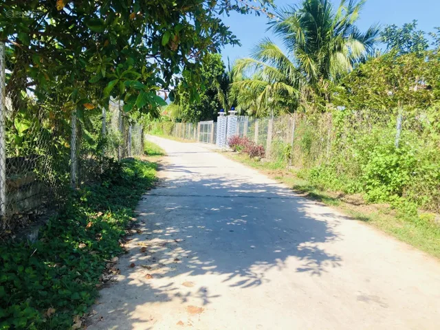 Bán lô đất mặt tiền bê tông trục chính đi Ninh Sơn