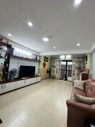 Sát bên chợ Tân Hương , 5 tầng , 5 pn , 40m2 , chỉ 7.x tỷ