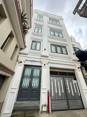 Toà nhà căn hộ toạ lạc Bình Thạnh bên cạnh quận 1.