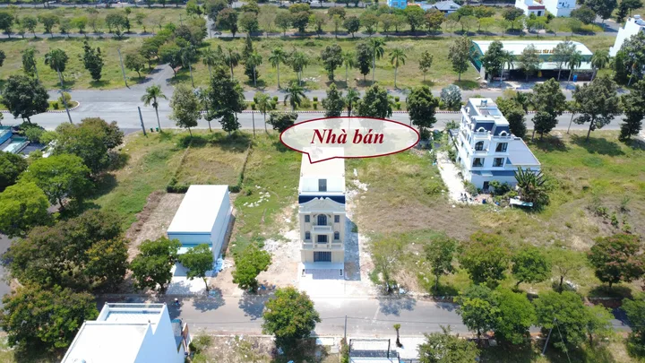 Nhà mới xây ngay trung tâm Aeon Tân An.
