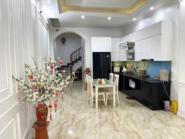 Hiếm! Bán nhà 7T thang máy, ở ngay, cách mặt phố Khúc Thừa Dụ vài bước chân