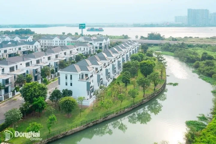 CẦN THANH LÍ ĐẤT NẰM CẠNH SÂN BAY--FULL THỔ CƯ--SỔ SẴN--TIỀM NĂNG SINH LỜI CAO