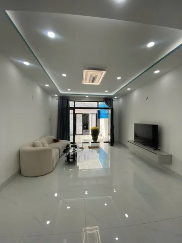 Nhà mới 3 tầng đường Trần Thị Tính- phường Nha Trang
✅ Diện tích 71m2 
✅ Hiện trạng nhà mới full nội thất gồm 3 tầng 4 phòng ngủ, 2 nhà vệ sinh , sân phơi rộng, phòng khách và bếp rộng rãi 
✅ Nhà được trang bị nội thất đầy đủ chỉ việc dọn vào ở ngay . 