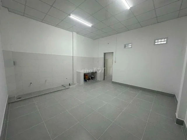 Cho thuê mặt bằng ngang 6 180m2 gần ngã 6 Chùa Bà