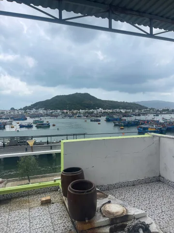 ĐẲNG CẤP! MẶT PHỐ NGUYỄN VĂN LINH - HÒN RỚ 1, 60M 3 TẦNG 4PN GARA Ô TÔ 7,2 TỶ  WIEW BIỂN