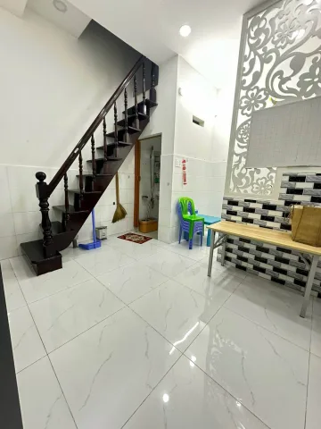 Bán nhà 18m² full thổ cư ngang 4m giá 2.1 tỷ tại Phường Bình Phú