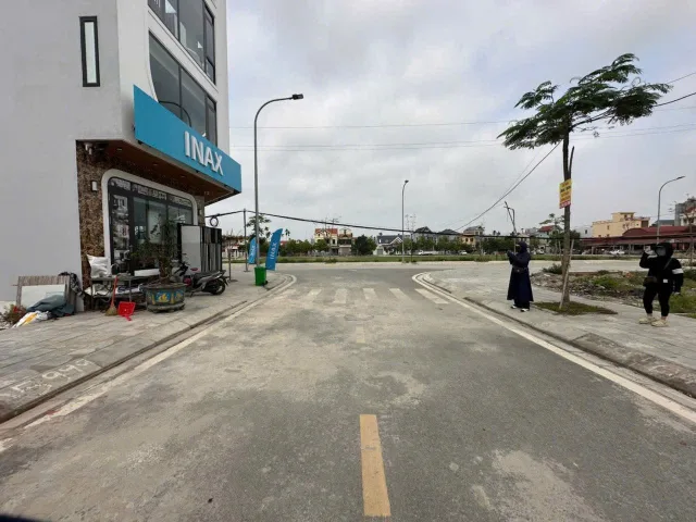 ✅LÔ 4N3 -  ĐẤU GIÁ BÁI NGOÀI HOA ĐỘNG 
L/h:076.231.9990 em Thúy
🆘CÁCH TRUNG TÂM HÀNH CHÍNH 2KM

🛑Diện tích : 78m2 - Ngang 6m 

👉Đường nội bộ trước đất 7m , vỉa hè 3m 
👉50m tới chợ , trường học , cây xăng ...

❌Giá 4,2xx tỷ