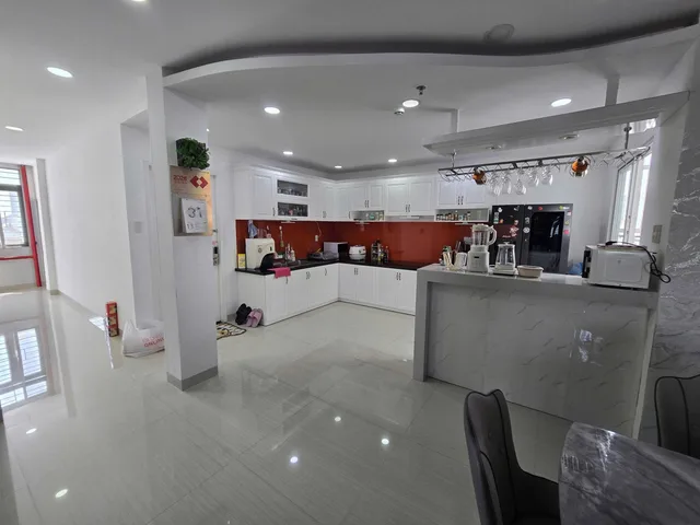 BÁN NHÀ SẴN MÔ HÌNH KINH DOANH QUÁN KARAOKE BẮC NHA TRANG
- Diện tích : 376,6m2 ngang 7,9m nở hậu 21m
