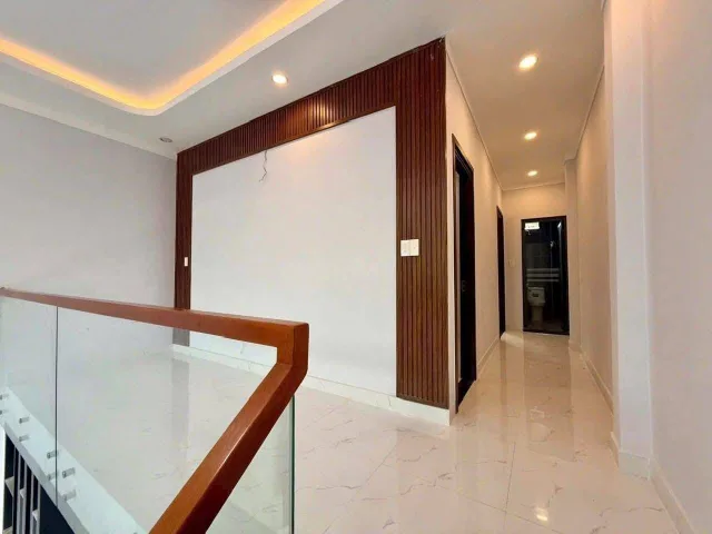 🏡 GIẢI PHÁP: Nhà nguyên căn ngay trung tâm Lái Thiêu, Thuận An, TP.HCM. Với diện tích 83.8m² (5x16.8m), sổ hồng đầy đủ, ODT 100%.