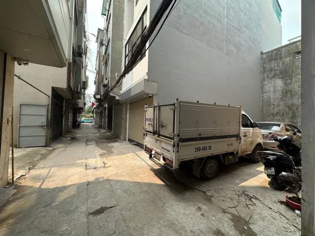 Nhà Nguyễn Khoái 40m 5T mới thang máy, ô tô vào nhà, giá 8.5 tỷ