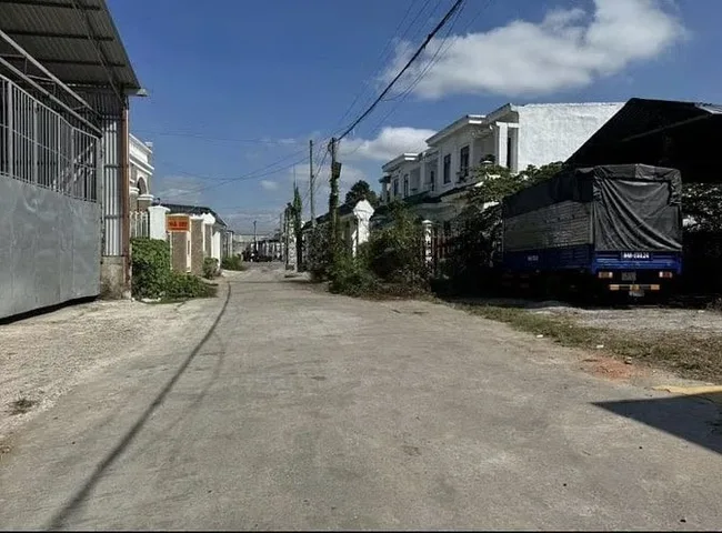 Bán lô đất thổ cư 10 x 30 300m2 ở Bàu Tre Củ Chi Sổ hồng riêng