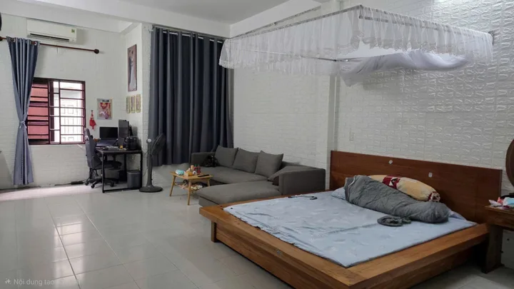 Bán gấp nhà mặt phố Lê Thanh Nghị sát 30/4, diện tích 117,5m