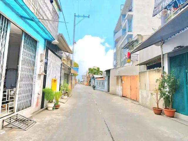 BÁN NHÀ ĐẸP SÁT TỈN.H LỘ 10 - KHU TÊN LỬ.A - HẺM ÔTÔ - ( 5X18M )