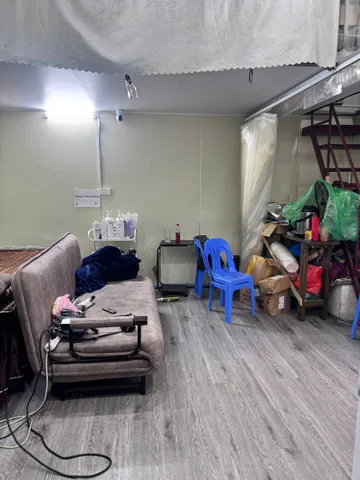 Cho thuê nhà  ngõ 93 Hoàng Văn Thái, 50m², 1 phòng ngủ + 2 gác xép, 1 WC, mặt tiền 10m