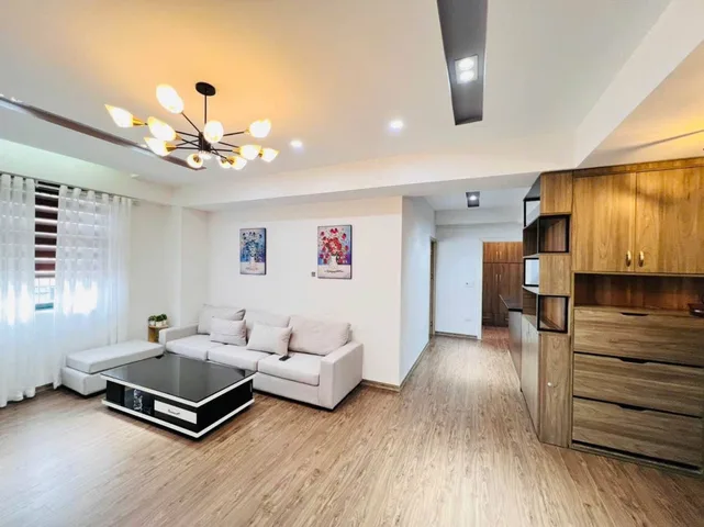 Bán nhà Cc X1 Hạ Đình, 140 Nguyễn Xiển, HN, DT 108m2, giá bán 7.2 tỷ
🔥Mô tả:
☀️ Nhà ban công ĐN, cửa chính hướng B, bãi đỗ xe, trường THCS  Thanh Xuân Nam, chợ ở gần,khu vực giao thông thuận tiện, an ninh tốt, tiên ích không thiếu gì. 
🚗 Xung quanh xe 