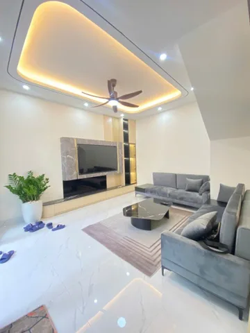 SIÊU PHẨM LÔ GÓC NGUYỄN VĂN CỪ – THANG MÁY RIÊNG – NỘI THẤT CAO CẤP – KHẲNG ĐỊNH ĐẲNG CẤP SỐNG