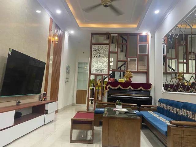 Bán Vội! nhà Cầu Giấy gần 50m2- 10m ra phố- 2 thoáng giá 15.x tỷ