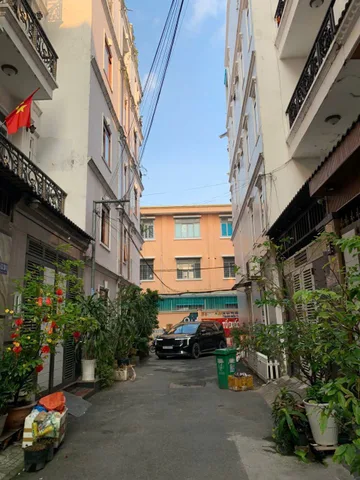 📐 Diện tích: 4 x 12.5m
🏗 Tổng diện tích sàn: 184m²
🏠 Kết cấu: 1 trệt – 1 lửng – 3 lầu – 1 tum
🌿 2 sân thượng trước sau thoáng mát