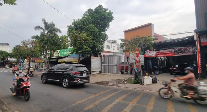 Bán nhà mặt bằng buôn bán kinh doanh MT đường Song Hành Quốc Lộ 22 xã Tân Xuân Hóc Môn TPHCM, DT: 5x30m.