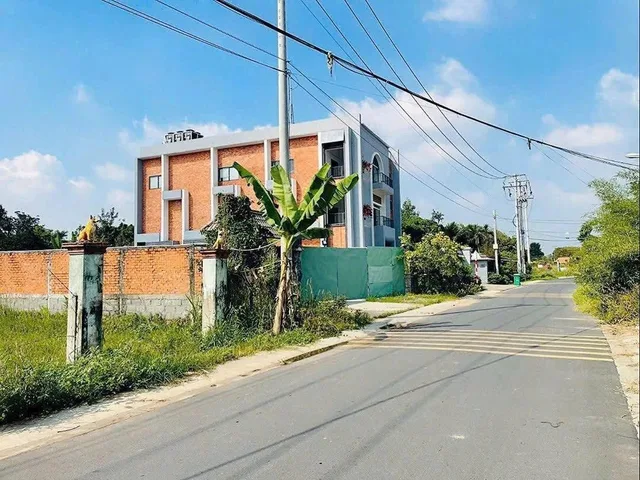 1097m2 có 140m2 thổ cư cần bán nhanh giá 3,5 tỷ gần vòng xoay TL8