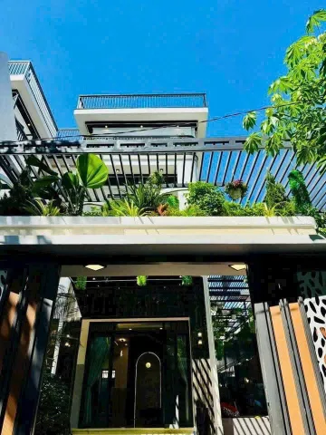 -	CHỦ GỬI BÁN GẤP CĂN NHÀ SÂN VƯỜN CỰC ĐẸP TẠ BÌNH THẠNH, GIÁ 5 TỶ 850 TRIỆU | DT 164M2, SHR, CÒN TL.