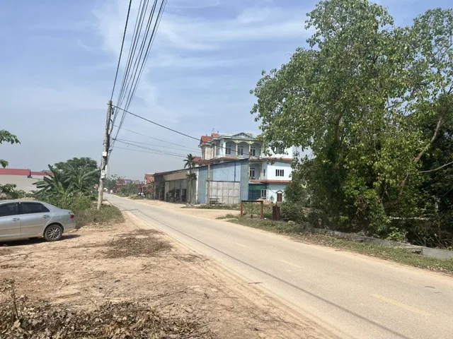 Siêu đẳng cấp, mặt phố đa phúc. Đường trải nhựa 2 ô tô chục tấn tránh
