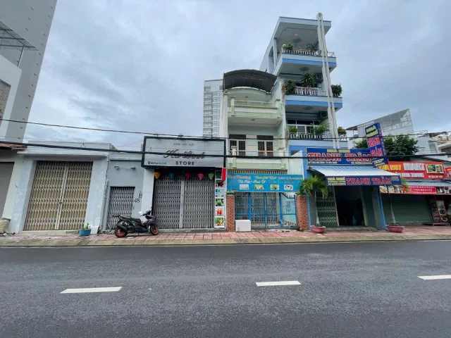 BÁN NHÀ 3 TẦNG MẶT TIỀN PHAN CHU TRINH – TRUNG TÂM NHA TRANG, ĐỐI DIỆN TÒA NHÀ D’QUA, CÁCH BIỂN CHỈ 500M