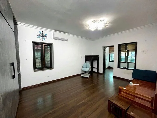 tập thể nghĩa tân 60m 2 ngủ giá 4,5 tỷ ô tô đỗ chân tòa