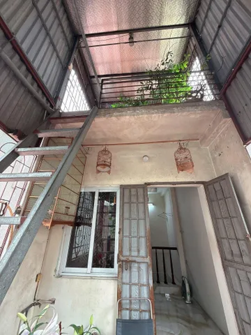 Cho thuê nhà Ngõ 56 phố Ngô Sĩ Liên Đống Đa HN
Diện tích 25m2/tầng x  4 tầng 1 tum-9tr/1tháng