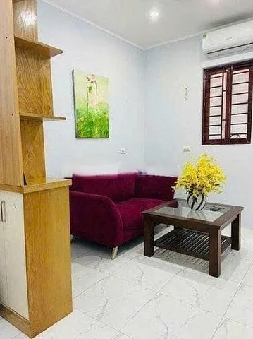 Cho thuê nhà ngõ 8 phố Nguyễn Quyền, phường Nguyễn Du, quận Hai Bà Trưng.
Diện tích: 25 m2.x 1 tầng -6,5tr/1thangs