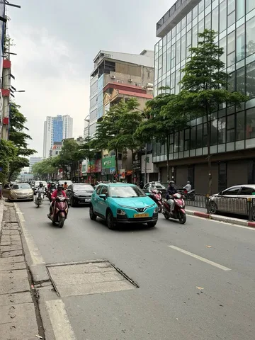 Bán Đất Mặt Phố Tây Sơn. Đống Đa. Ô Tô. Vỉa Hè. DT 78m2. MT 4.8m. Giá 28.8 Tỷ.