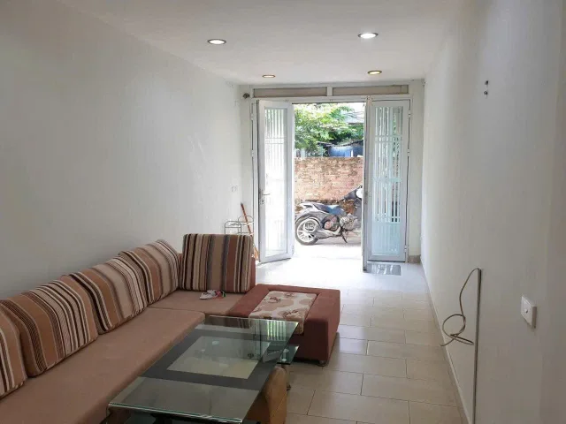 Cho thuê nhà ngõ 267 Hoàng Hoa Thám Ba Đình HN
Diện tích 35m² x 5 tầng. 
Tầng 1 phòng khách + bếp + WC. -14tr/1tháng
