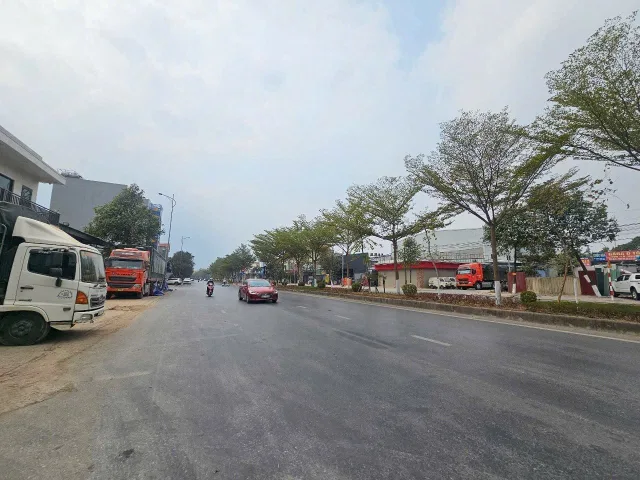 Bán đất 2 lô liền nhau xuân ổ B. Mặt đường quốc lộ 1A. Diện tích 165m mặt tiền 11m hướng tây bắc. Kinh doanh tốt. Phường võ cường tỉnh bắc ninh