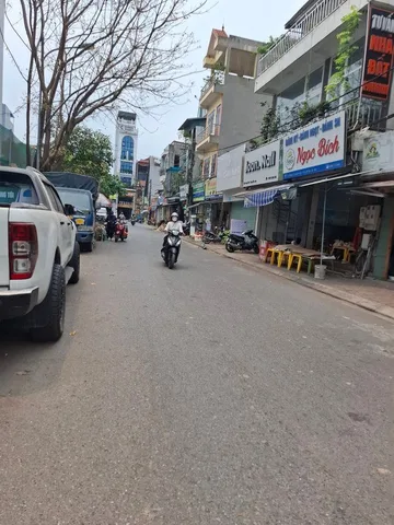 Nhà đẹp, diện tích rộng 105m2 6 tầng, hai mặt tiền, kinh doanh