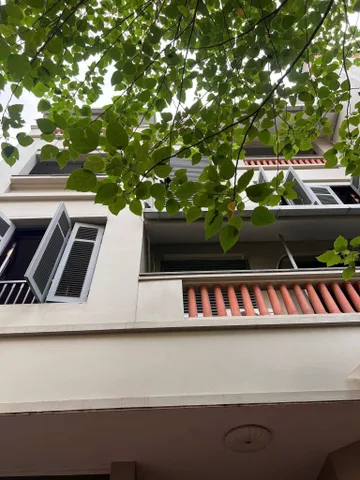 Cho Thuê Nhà Tô Ngọc Vân - Quảng An 100M² 4 Tầng 5 Ngủ kk - Full Nội Thất Cao Cấp - Có Sân Vườn - Giá Thuê 52tr