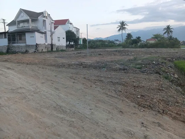 Bán đất 195.4m² có sẵn 60m² thổ cư ngang 6m giá 650 triệu tại Phường Ninh Hòa Z524