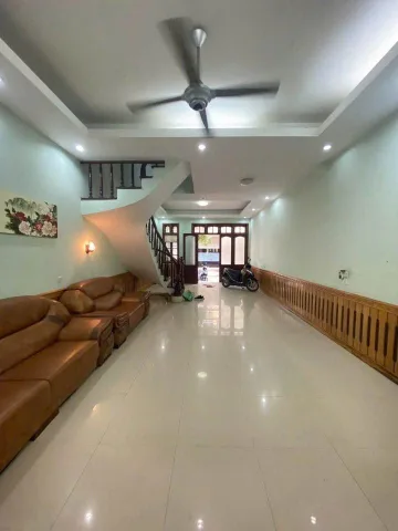 Cho thuê nhà PL - OTO - CÔNG TY ngõ 61 Lạc Trung, Hai Bà Trưng 70m*4tầng giá 20tr