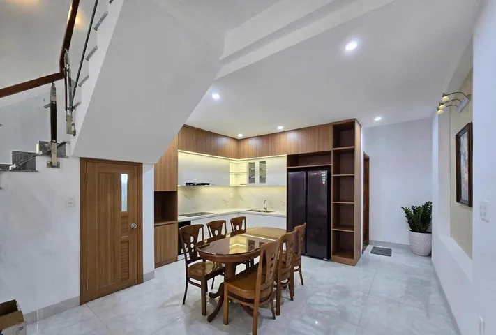 Bán nhà Nguyễn Thanh Tuyền, P2, Tân Bình 1 trệt 4 lầu, SHR