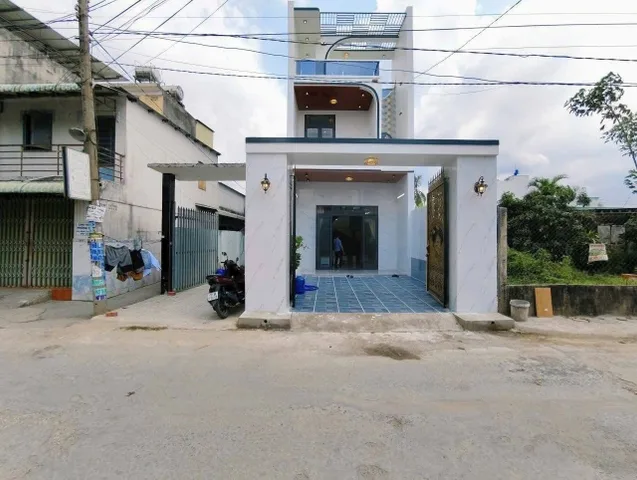 bán gấp nhà ngay ngã 3 mỹ hạnh ở và kinh doanh sổ hồng hoàn công sẵn