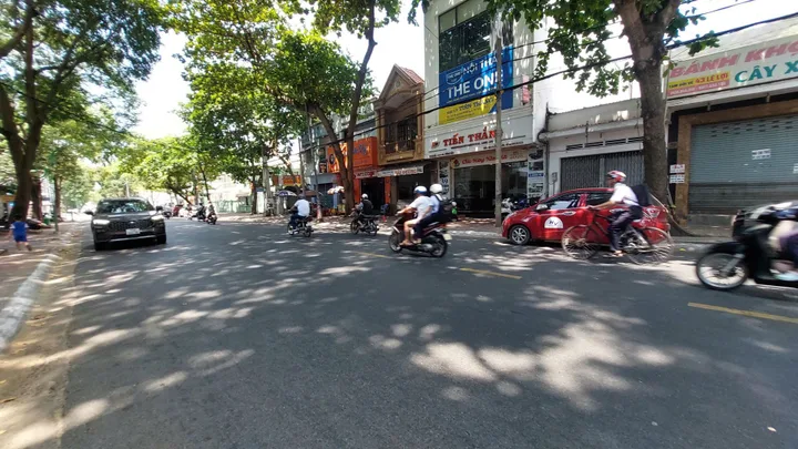 CHO THUÊ NHÀ MẶT TIỀN ĐƯỜNG LÊ LỢI, THÔNG SUỐT, CÓ 2 CĂN LIỀN NHAU