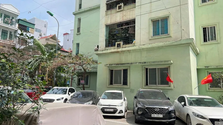 Bán nhà A2, Cc X2 Hạ Đình, 214 Nguyễn Xiển, HN, DT 112 m2, giá bán 8.27tỷ
🔥Mô tả:
☀️ Nhà ban công TN, cửa chính hướng ĐB, thoáng, bãi đỗ xe, nhiều trường THPT, chợ ở gần,khu vực giao thông thuận tiện, an ninh tốt
🚗 Xung quanh xe ôtô chạy
🏡 Thiết kế: 💥