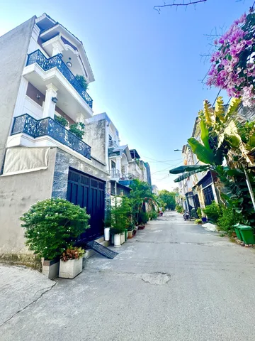 🚗 BÁN NHÀ 3 TẦNG -  51M2(4.3*12), CÔNG NHẬN ĐỦ, 4PN - NHÀ TRỐNG Ở NGAY - KHÔNG QH - NHÀ HẺM XE HƠI - NGAY CHỢ, UBND. P LONG TRƯỜNG, THỦ ĐỨC.(T)