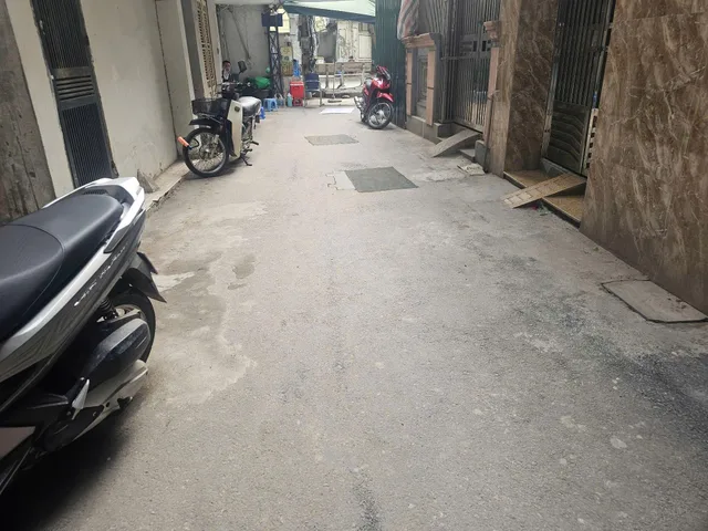 Bán nhà Nguyễn Văn Huyên 50m2, sát công viên Nghĩa Đô, vị trí hiếm