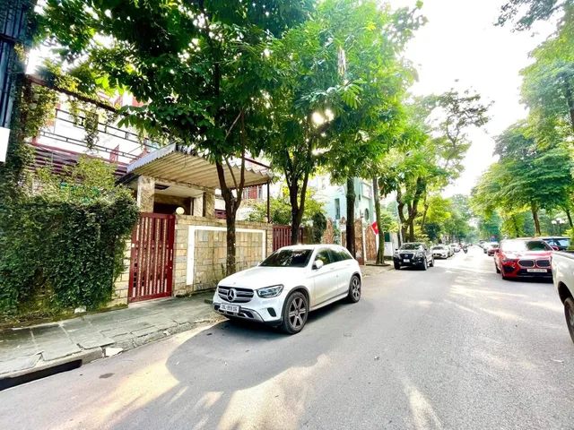 BÁN BIỆT THỰ KĐT BÁN ĐẢO LINH ĐÀM. 254M2 - 4 TẦNG. MT 12,5M.