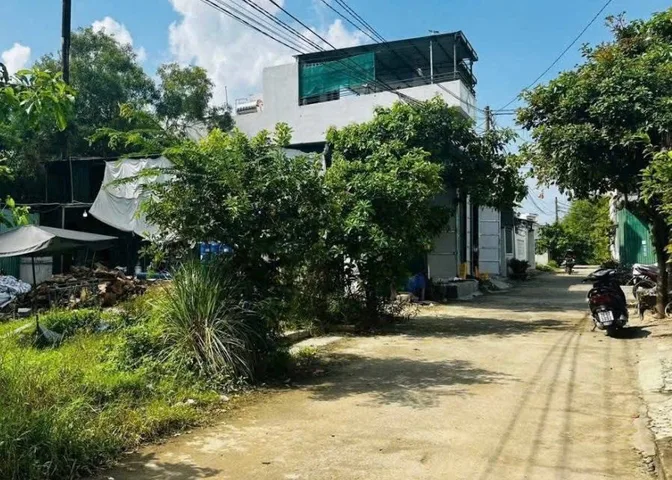 Bán đất kdc Phú Bình, Vĩnh Thạnh
 - DT: 86,7m2 (ngang 5,6m), full thổ, hướng Tây Bắc.
- Nằm đường bê tông 6m.
- Giá bán nhanh 2 tỷ 150 triệu